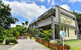 Hu An--The Lakeside House